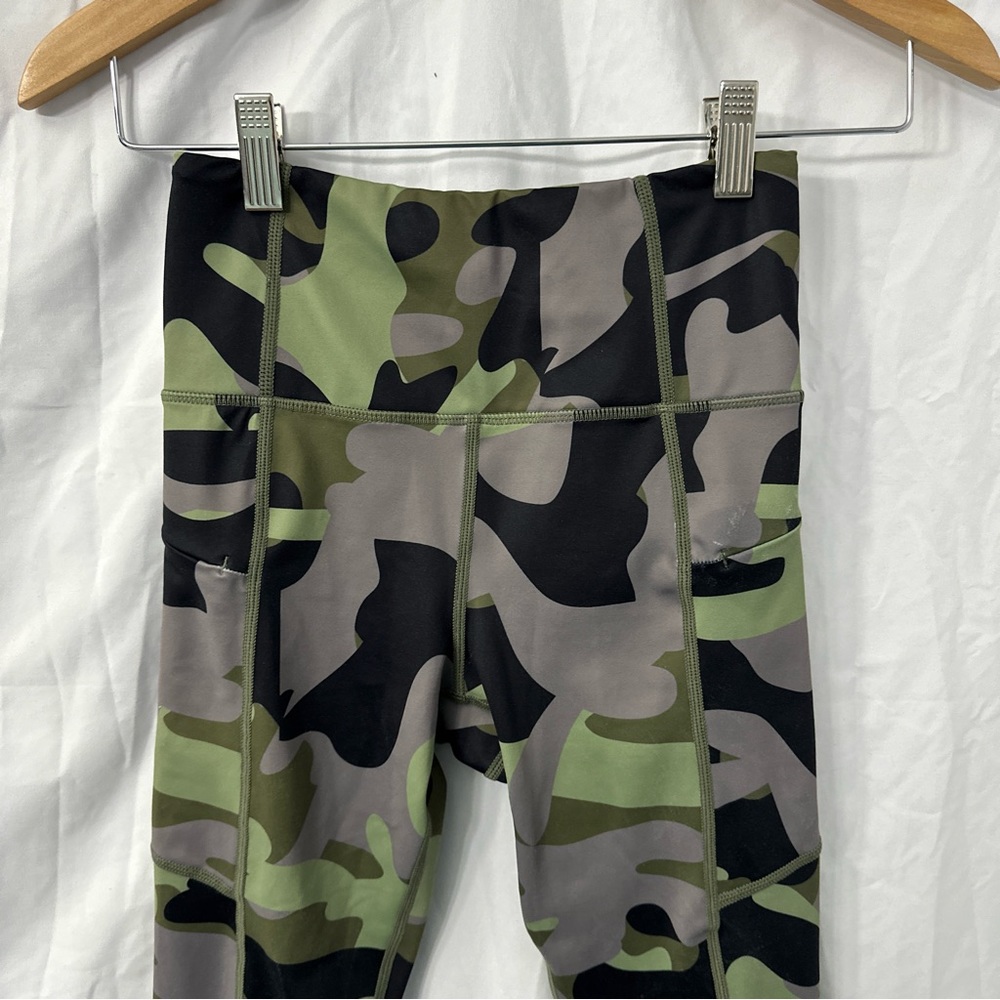 Zyia Active Camo Zipper Pocket Light n Tight 7/8 - Picture 10 of 15